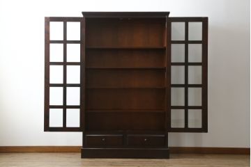 中古　北海道民芸家具　和洋どちらのお部屋にも馴染むブックケース(本箱、書棚、収納棚、戸棚、キャビネット、飾り棚)(R-078150)