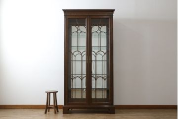 中古　美品　DREXEL HERITAGE(ドレクセルヘリテイジ)　上品な佇まいの照明付き飾り棚(キャビネット、キュリオケース、ガラスケース、ショーケース、食器棚、収納棚、戸棚)(R-078153)
