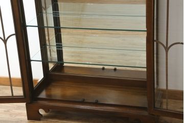 中古　美品　DREXEL HERITAGE(ドレクセルヘリテイジ)　上品な佇まいの照明付き飾り棚(キャビネット、キュリオケース、ガラスケース、ショーケース、食器棚、収納棚、戸棚)(R-078153)