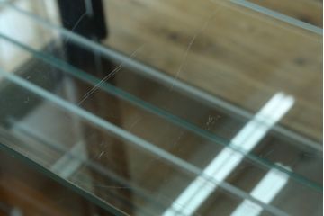中古　美品　DREXEL HERITAGE(ドレクセルヘリテイジ)　上品な佇まいの照明付き飾り棚(キャビネット、キュリオケース、ガラスケース、ショーケース、食器棚、収納棚、戸棚)(R-078153)