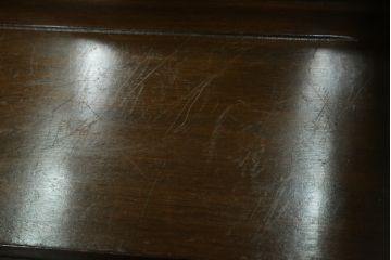 中古　美品　DREXEL HERITAGE(ドレクセルヘリテイジ)　上品な佇まいの照明付き飾り棚(キャビネット、キュリオケース、ガラスケース、ショーケース、食器棚、収納棚、戸棚)(R-078153)