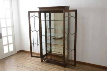 中古　美品　DREXEL HERITAGE(ドレクセルヘリテイジ)　上品な佇まいの照明付き飾り棚(キャビネット、キュリオケース、ガラスケース、ショーケース、食器棚、収納棚、戸棚)(R-078153)