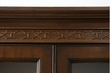 中古　美品　DREXEL HERITAGE(ドレクセルヘリテイジ)　上品な佇まいの照明付き飾り棚(キャビネット、キュリオケース、ガラスケース、ショーケース、食器棚、収納棚、戸棚)(R-078153)