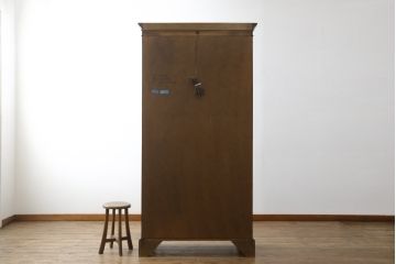 中古　美品　DREXEL HERITAGE(ドレクセルヘリテイジ)　上品な佇まいの照明付き飾り棚(キャビネット、キュリオケース、ガラスケース、ショーケース、食器棚、収納棚、戸棚)(R-078153)