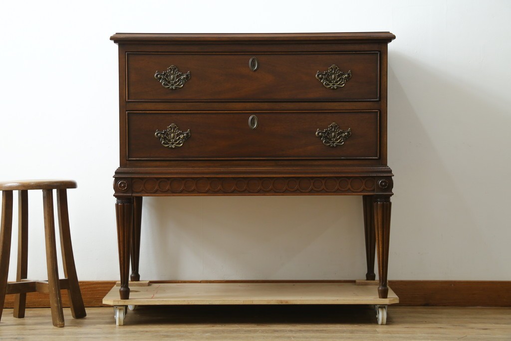 中古　美品　DREXEL HERITAGE(ドレクセルヘリテイジ)　Covington Park Collection(コヴィントンパークコレクション)　マホガニー材　クラシカルデザインのチェスト　(R-078158)