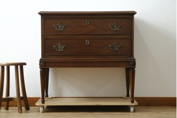 中古　美品　DREXEL HERITAGE(ドレクセルヘリテイジ)　Covington Park Collection(コヴィントンパークコレクション)　マホガニー材　クラシカルデザインのチェスト　(R-078158)