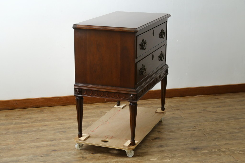中古　美品　DREXEL HERITAGE(ドレクセルヘリテイジ)　Covington Park Collection(コヴィントンパークコレクション)　マホガニー材　クラシカルデザインのチェスト　(R-078158)
