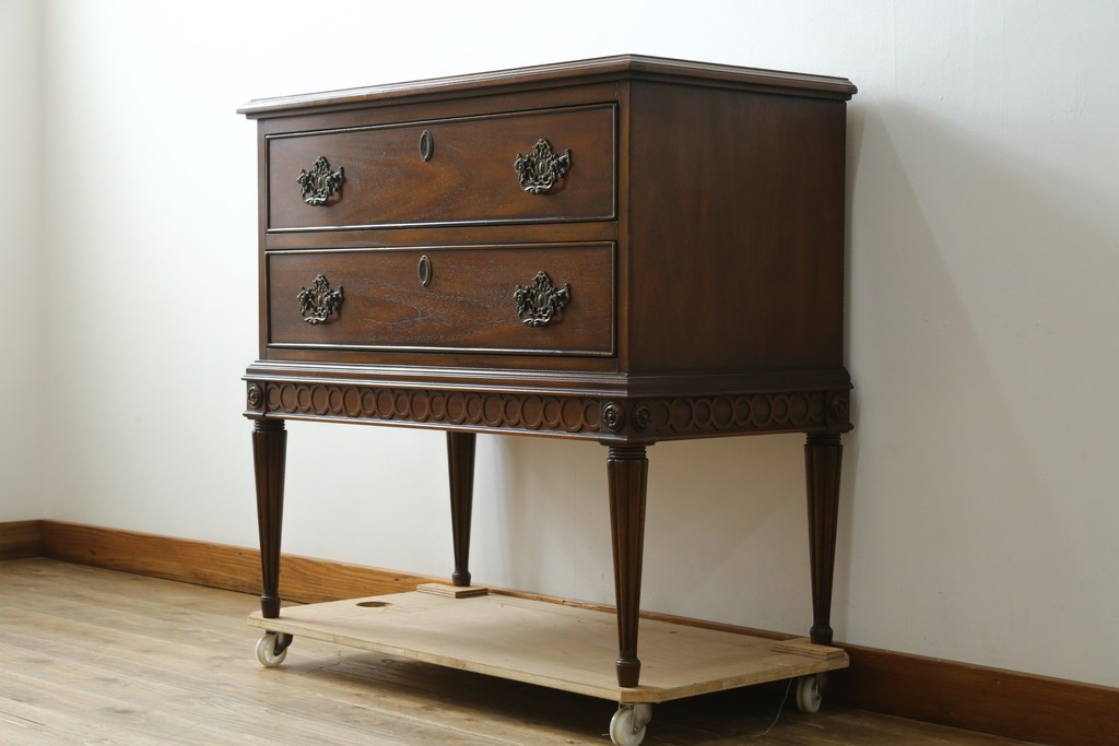 中古　美品　DREXEL HERITAGE(ドレクセルヘリテイジ)　Covington Park Collection(コヴィントンパークコレクション)　マホガニー材　クラシカルデザインのチェスト　(R-078158)