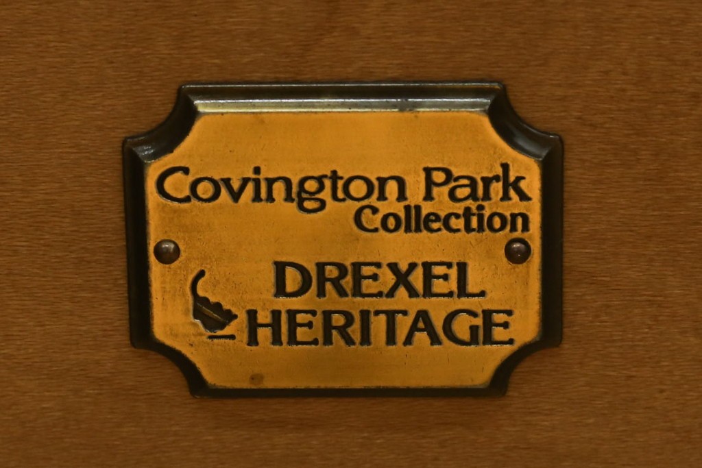 中古　美品　DREXEL HERITAGE(ドレクセルヘリテイジ)　Covington Park Collection(コヴィントンパークコレクション)　マホガニー材　クラシカルデザインのチェスト　(R-078158)