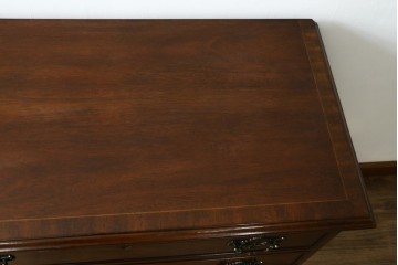 中古　美品　DREXEL HERITAGE(ドレクセルヘリテイジ)　Covington Park Collection(コヴィントンパークコレクション)　マホガニー材　クラシカルデザインのチェスト　(R-078158)