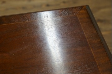 中古　美品　DREXEL HERITAGE(ドレクセルヘリテイジ)　Covington Park Collection(コヴィントンパークコレクション)　マホガニー材　クラシカルデザインのチェスト　(R-078158)