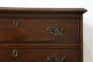 中古　美品　DREXEL HERITAGE(ドレクセルヘリテイジ)　Covington Park Collection(コヴィントンパークコレクション)　マホガニー材　クラシカルデザインのチェスト　(R-078158)