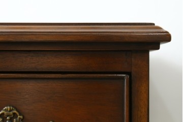 中古　美品　DREXEL HERITAGE(ドレクセルヘリテイジ)　Covington Park Collection(コヴィントンパークコレクション)　マホガニー材　クラシカルデザインのチェスト　(R-078158)