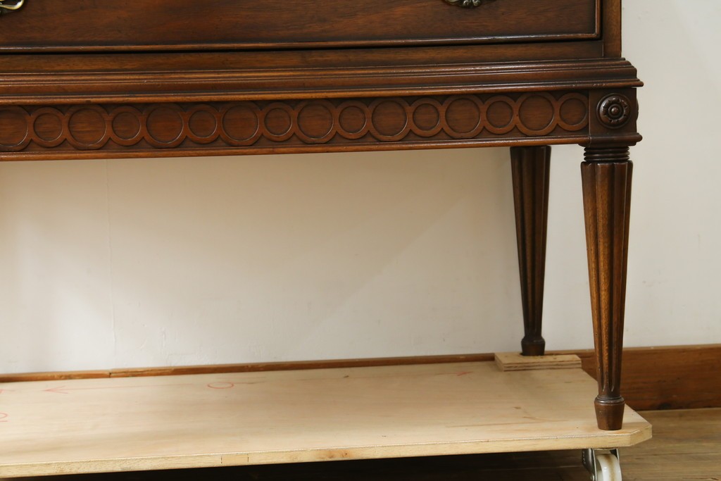 中古　美品　DREXEL HERITAGE(ドレクセルヘリテイジ)　Covington Park Collection(コヴィントンパークコレクション)　マホガニー材　クラシカルデザインのチェスト　(R-078158)
