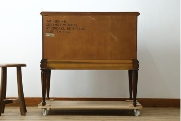 中古　美品　DREXEL HERITAGE(ドレクセルヘリテイジ)　Covington Park Collection(コヴィントンパークコレクション)　マホガニー材　クラシカルデザインのチェスト　(R-078158)