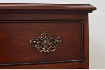 中古　美品　DREXEL HERITAGE(ドレクセルヘリテイジ)　Covington Park Collection(コヴィントンパークコレクション)　マホガニー材　クラシカルな佇まいが目を惹くサイドボード(サイドチェスト、コンソールテーブル)(R-078158)