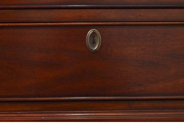 中古　美品　DREXEL HERITAGE(ドレクセルヘリテイジ)　Covington Park Collection(コヴィントンパークコレクション)　マホガニー材　クラシカルな佇まいが目を惹くサイドボード(サイドチェスト、コンソールテーブル)(R-078158)