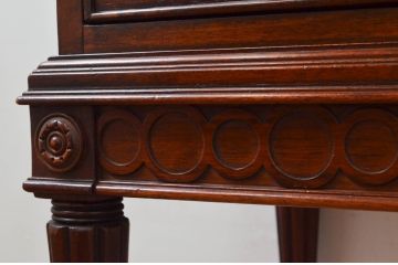 中古　美品　DREXEL HERITAGE(ドレクセルヘリテイジ)　Covington Park Collection(コヴィントンパークコレクション)　マホガニー材　クラシカルな佇まいが目を惹くサイドボード(サイドチェスト、コンソールテーブル)(R-078158)