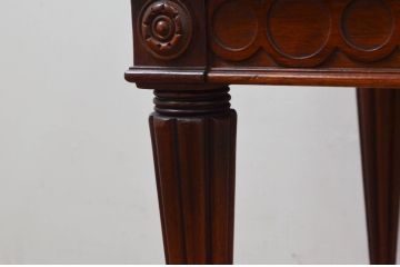 中古　美品　DREXEL HERITAGE(ドレクセルヘリテイジ)　Covington Park Collection(コヴィントンパークコレクション)　マホガニー材　クラシカルな佇まいが目を惹くサイドボード(サイドチェスト、コンソールテーブル)(R-078158)