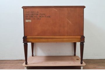 中古　美品　DREXEL HERITAGE(ドレクセルヘリテイジ)　Covington Park Collection(コヴィントンパークコレクション)　マホガニー材　クラシカルな佇まいが目を惹くサイドボード(サイドチェスト、コンソールテーブル)(R-078158)
