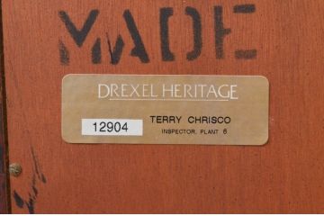 中古　美品　DREXEL HERITAGE(ドレクセルヘリテイジ)　Covington Park Collection(コヴィントンパークコレクション)　マホガニー材　クラシカルな佇まいが目を惹くサイドボード(サイドチェスト、コンソールテーブル)(R-078158)