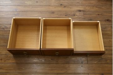 中古　美品　DREXEL HERITAGE(ドレクセルヘリテイジ)　Triune(トライユン)　上品な佇まいが魅力のマホガニー材製サイドボード(サイドチェスト、引き出し)(定価約70万円)(R-078159)