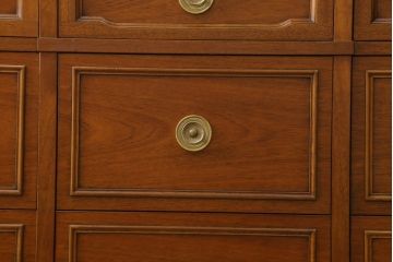 中古　美品　DREXEL HERITAGE(ドレクセルヘリテイジ)　Triune(トライユン)　上品な佇まいが魅力のマホガニー材製サイドボード(サイドチェスト、引き出し)(定価約70万円)(R-078159)