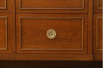 中古　美品　DREXEL HERITAGE(ドレクセルヘリテイジ)　Triune(トライユン)　上品な佇まいが魅力のマホガニー材製サイドボード(サイドチェスト、引き出し)(定価約70万円)(R-078159)