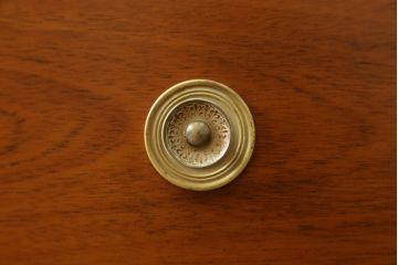 中古　美品　DREXEL HERITAGE(ドレクセルヘリテイジ)　Triune(トライユン)　上品な佇まいが魅力のマホガニー材製サイドボード(サイドチェスト、引き出し)(定価約70万円)(R-078159)