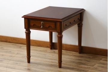 中古　DREXEL HERITAGE(ドレクセルヘリテイジ)　細部までこだわりの詰まったデザインが素敵なサイドテーブル(ローテーブル、ナイトテーブル)(R-078160)