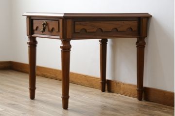 中古　DREXEL HERITAGE(ドレクセルヘリテイジ)　細部までこだわりの詰まったデザインが素敵なサイドテーブル(ローテーブル、ナイトテーブル)(R-078160)