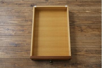 中古　DREXEL HERITAGE(ドレクセルヘリテイジ)　細部までこだわりの詰まったデザインが素敵なサイドテーブル(ローテーブル、ナイトテーブル)(R-078160)