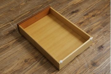 中古　DREXEL HERITAGE(ドレクセルヘリテイジ)　細部までこだわりの詰まったデザインが素敵なサイドテーブル(ローテーブル、ナイトテーブル)(R-078160)