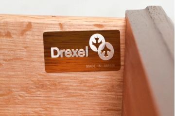 中古　DREXEL HERITAGE(ドレクセルヘリテイジ)　細部までこだわりの詰まったデザインが素敵なサイドテーブル(ローテーブル、ナイトテーブル)(R-078160)