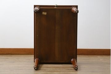 中古　DREXEL HERITAGE(ドレクセルヘリテイジ)　細部までこだわりの詰まったデザインが素敵なサイドテーブル(ローテーブル、ナイトテーブル)(R-078160)