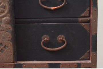 和製アンティーク　時代の流れを感じる佇まいが味わい深い庄内小箪笥(庄内箪笥、小物収納、収納箪笥、和タンス、サイドチェスト)(R-078163)