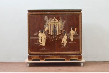 中古　美品　高級輸入家具　シノワズリ様式　異国情緒溢れるキャビネット(収納棚、戸棚、サイドボード、サイドキャビネット、中国美術)(R-078166)