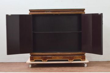 中古　美品　高級輸入家具　シノワズリ様式　異国情緒溢れるキャビネット(収納棚、戸棚、サイドボード、サイドキャビネット、中国美術)(R-078166)