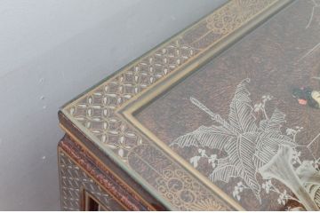 中古　美品　高級輸入家具　シノワズリ様式　異国情緒溢れるキャビネット(収納棚、戸棚、サイドボード、サイドキャビネット、中国美術)(R-078166)