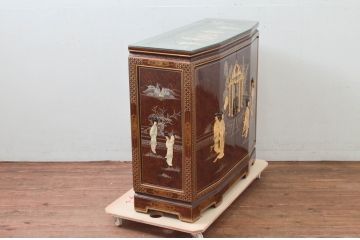 中古　美品　高級輸入家具　シノワズリ様式　異国情緒溢れるキャビネット(収納棚、戸棚、サイドボード、サイドキャビネット、中国美術)(R-078166)
