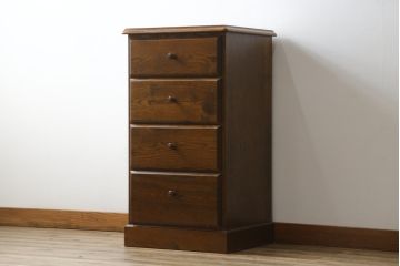 中古　カントリーハウス　秋山木工　木のぬくもりを感じられるシンプルなデザインのチェスト(サイドチェスト、引き出し)(R-078169)