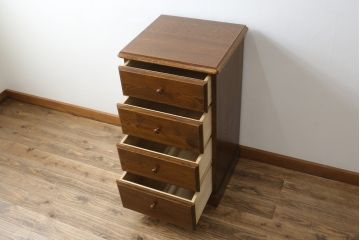 中古　カントリーハウス　秋山木工　木のぬくもりを感じられるシンプルなデザインのチェスト(サイドチェスト、引き出し)(R-078169)