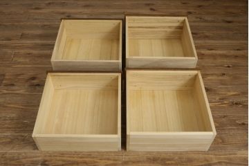 中古　カントリーハウス　秋山木工　木のぬくもりを感じられるシンプルなデザインのチェスト(サイドチェスト、引き出し)(R-078169)