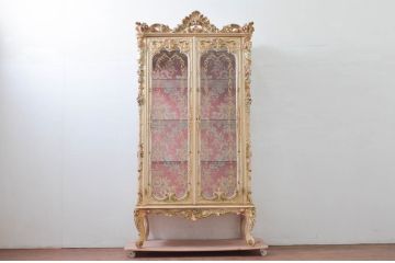 中古　高級輸入家具　ロココ調　華やかな空間づくりにおすすめの三面ガラスキャビネット(キュリオケース、ガラスケース、ショーケース、飾り棚、陳列棚、店舗什器)(定価推定約150万円)(R-078170)