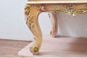 中古　高級輸入家具　ロココ調　華やかな空間づくりにおすすめの三面ガラスキャビネット(キュリオケース、ガラスケース、ショーケース、飾り棚、陳列棚、店舗什器)(定価推定約150万円)(R-078170)