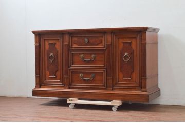 中古　美品　DREXEL HERITAGE(ドレクセルヘリテイジ)　FRANCESCA(フランチェスカ)シリーズ　上品なモールディングの装飾が高級感を高めるサイドボード(クレデンザ、クリデンザ、収納棚、戸棚、サイドキャビネット)(R-078172)