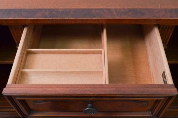 中古　美品　DREXEL HERITAGE(ドレクセルヘリテイジ)　FRANCESCA(フランチェスカ)シリーズ　上品なモールディングの装飾が高級感を高めるサイドボード(クレデンザ、クリデンザ、収納棚、戸棚、サイドキャビネット)(R-078172)