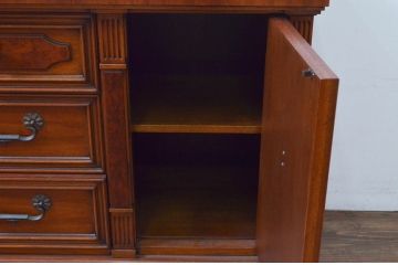 中古　美品　DREXEL HERITAGE(ドレクセルヘリテイジ)　FRANCESCA(フランチェスカ)シリーズ　上品なモールディングの装飾が高級感を高めるサイドボード(クレデンザ、クリデンザ、収納棚、戸棚、サイドキャビネット)(R-078172)
