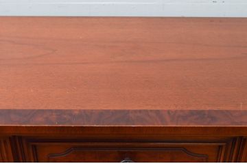 中古　美品　DREXEL HERITAGE(ドレクセルヘリテイジ)　FRANCESCA(フランチェスカ)シリーズ　上品なモールディングの装飾が高級感を高めるサイドボード(クレデンザ、クリデンザ、収納棚、戸棚、サイドキャビネット)(R-078172)