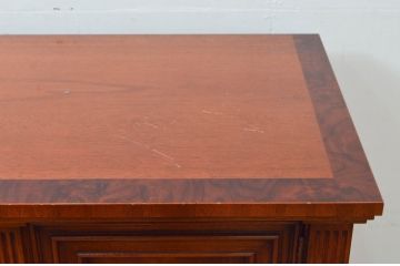 中古　美品　DREXEL HERITAGE(ドレクセルヘリテイジ)　FRANCESCA(フランチェスカ)シリーズ　上品なモールディングの装飾が高級感を高めるサイドボード(クレデンザ、クリデンザ、収納棚、戸棚、サイドキャビネット)(R-078172)